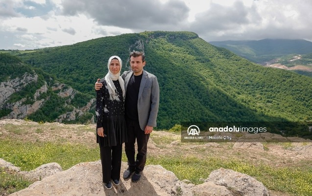   Bayraktar con su esposa, en la Llanura de Cidir -   FOTOS    