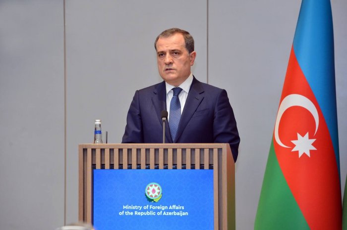    Ceyhun Bayramov Bolqarıstana gedib    
