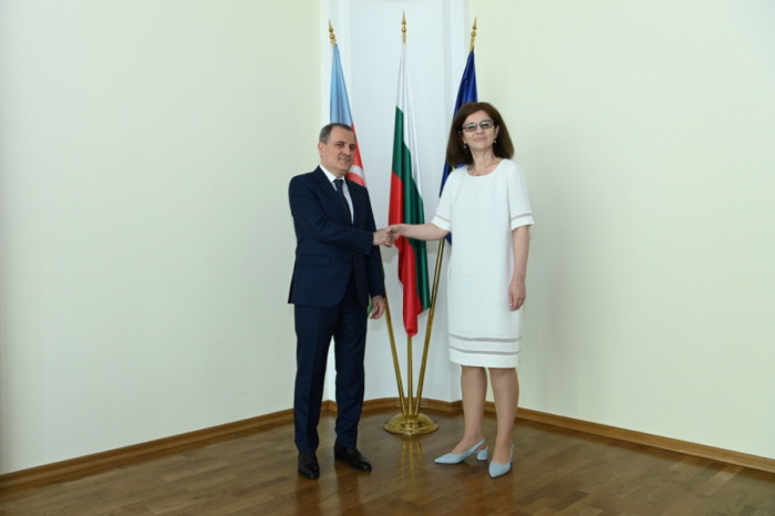 Los ministros de Relaciones Exteriores de Azerbaiyán y Bulgaria celebran reunión