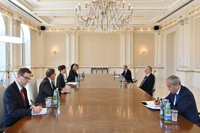   Präsident Ilham Aliyev empfängt US-Beamte  