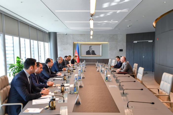 Azerbaijani economy minister meets with EIB regional office head 