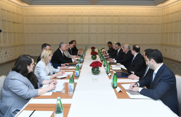 Azerbaijani PM meets with Lithuanian president