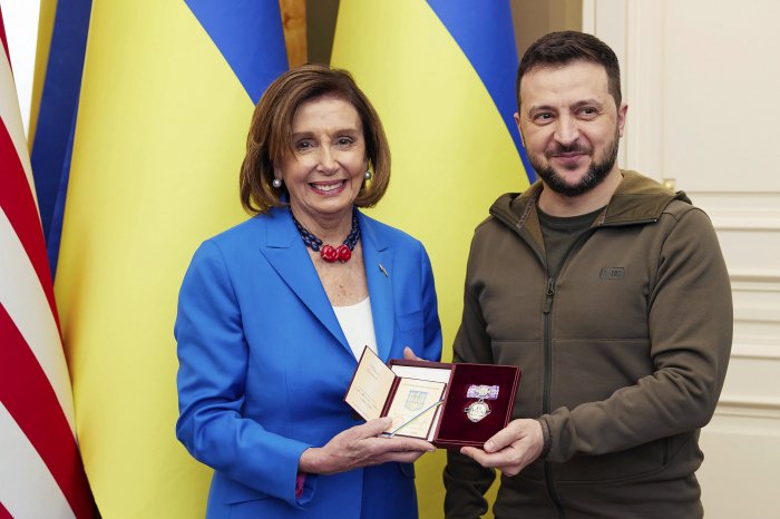       Pelosi:    “Rusiya məğlub olana qədər ABŞ Kiyevi dəstəkləyəcək”   