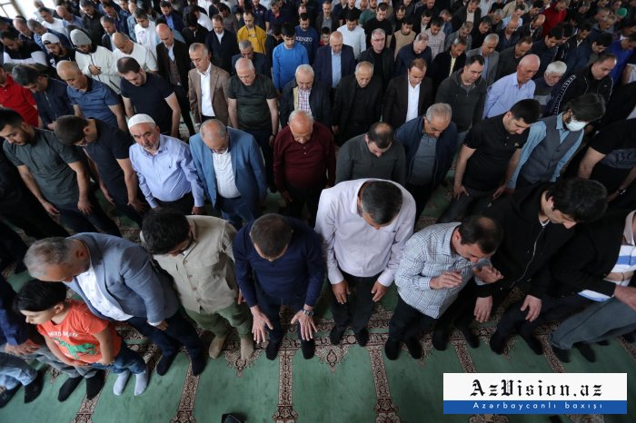    Bayram namazı qılınıb -  FOTOLAR 
