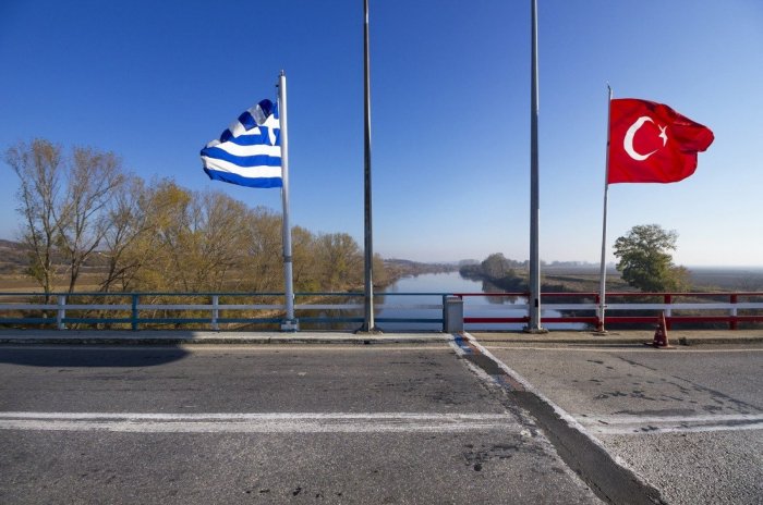    Yunanıstan Türkiyə ilə sərhəddəki maneələri gücləndirir  
   