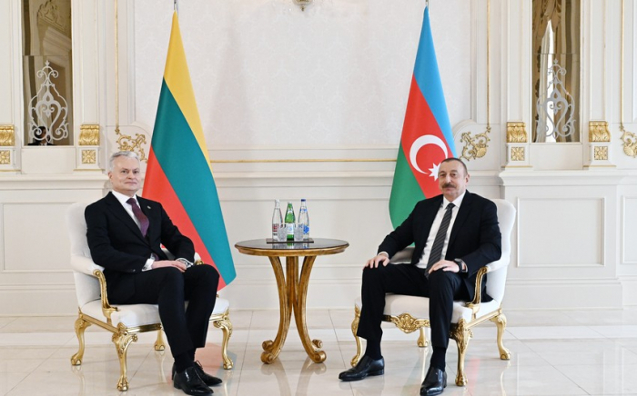  Los presidentes de Azerbaiyán y Lituania celebran reunión 