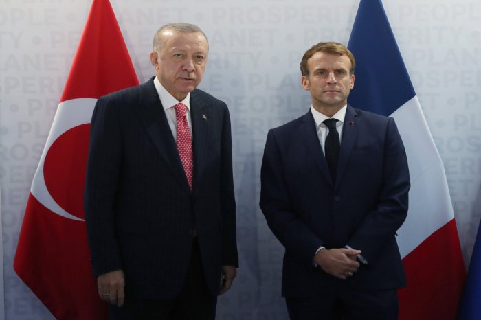 Ərdoğan fransalı həmkarı ilə Ukraynadakı vəziyyəti müzakirə edib