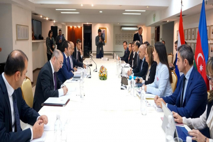   Erstmals fanden politische Konsultationen zwischen den Außenministerien Aserbaidschans und Paraguays statt  
