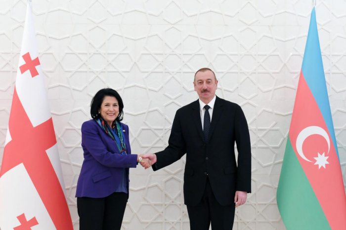  Präsident Ilham Aliyev gratuliert der georgischen Präsidentenin