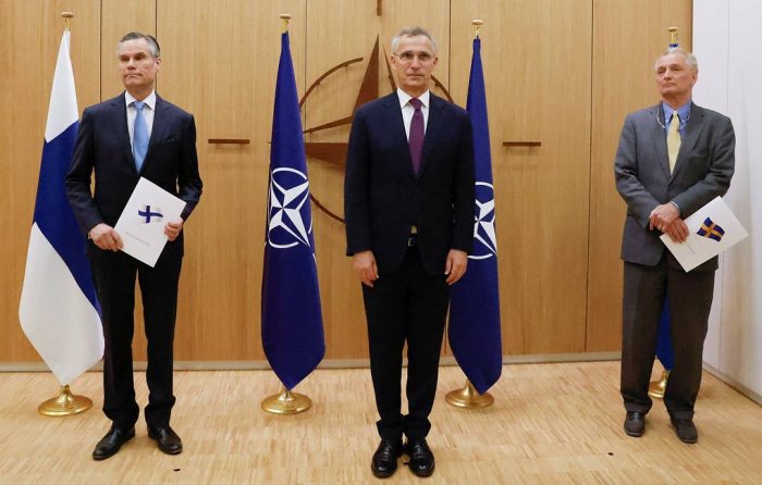  Finlandiya və İsveç NATO-ya üzv olmaq üçün rəsmi müraciət etdilər
 