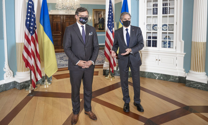 Blinken, Kuleba discuss request for $33 billion aid to Ukraine