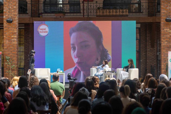 Qadınlar üçün “Feminar”da    "Aurana Güvən"      
