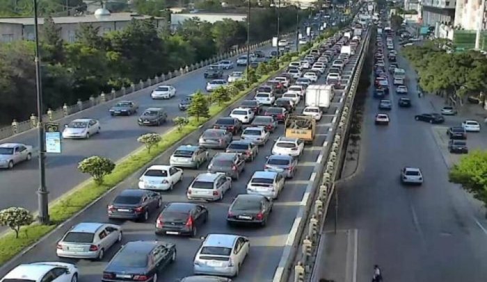    Bu yollarda sıxlıq var -    SİYAHI      