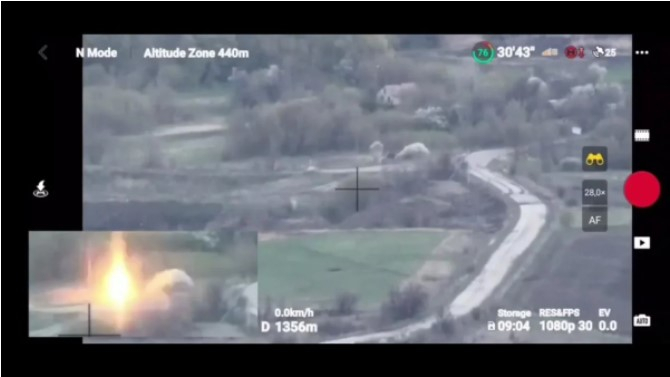    Ziyafətdə olan tankçıları kamikadze dronla vurdular -  VİDEO    