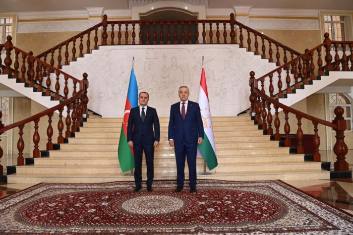 Le chef de la diplomatie azerbaïdjanaise rencontre son homologue tadjik