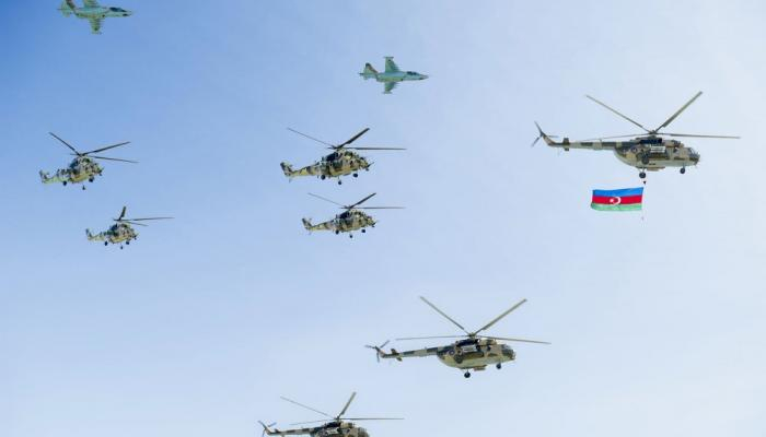    Bakıda təyyarə və vertolyotların sınaq uçuşları keçirilir  
   