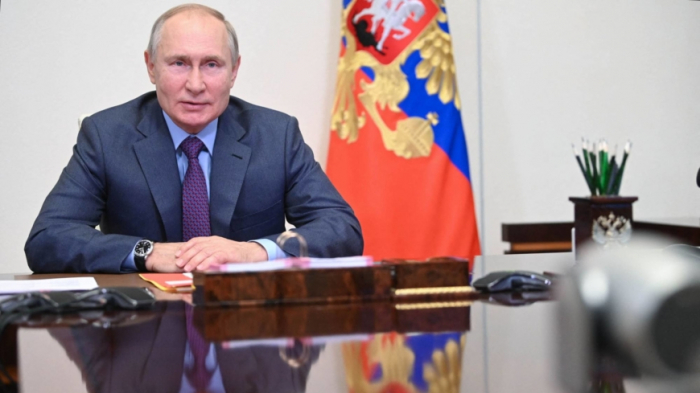    Eynək taxmağa utanır, kitab oxumur, gecikir... -    Putinin qəribə vərdişləri     
   