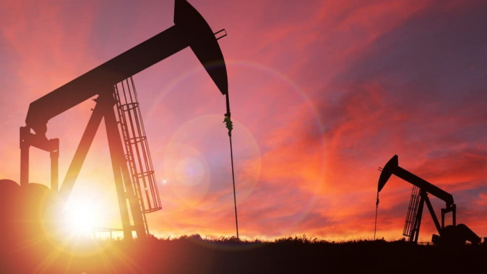 Oil prices inch lower on concerns over recession
