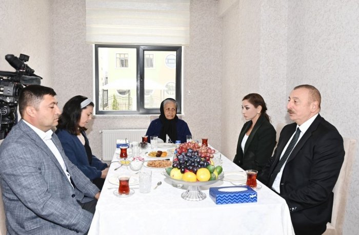    Prezident və Birinci xanım şəhid Mahir Məmmədovun ailəsinin qonağı olublar -    Foto     
   
