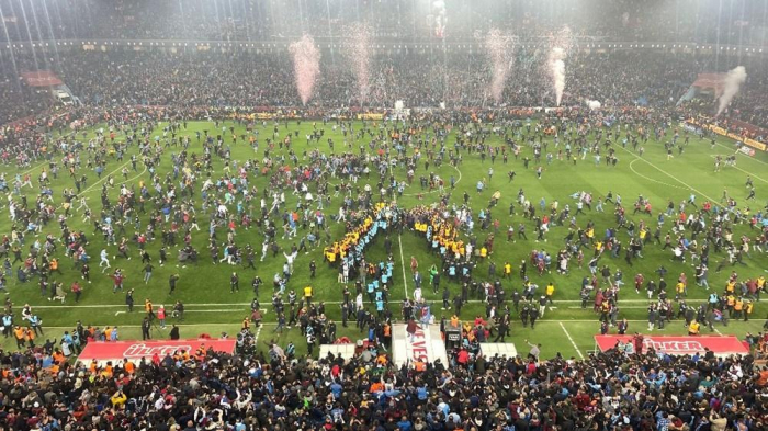    "Trabzonspor" azarkeşləri çempionluğu meydanda qeyd etdi -    FOTOLAR+ VİDEO     
   