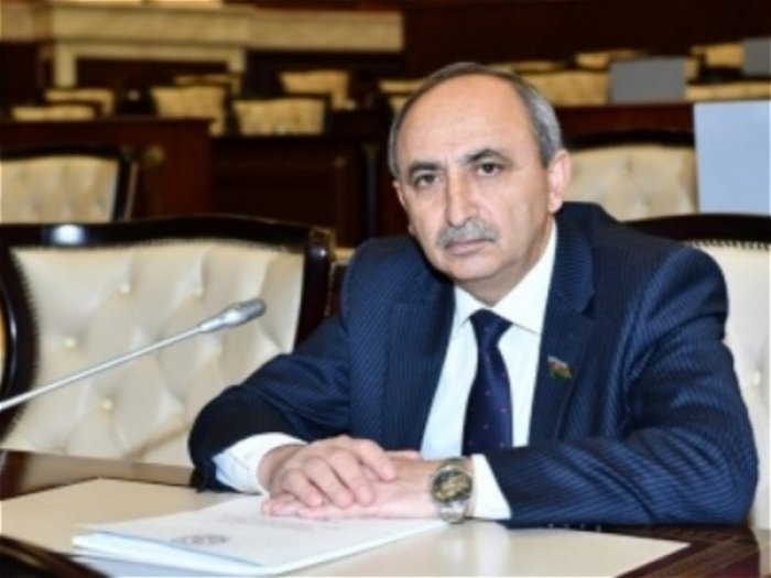    "Ermənistan pasportları azərbaycanlılara geri verilsin!"  
   