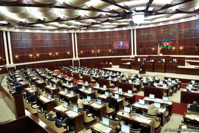  Deputatlar 17 məsələni müzakirə edəcəklər  