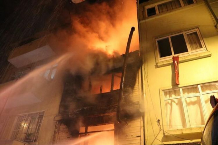 Bakıda yaşayış binasında yanğın olub
Bakıda yaşayış binasında yanğın olub