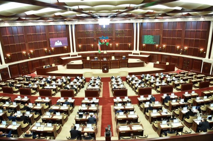    Dövlət büdcəsinə dəyişikliklər layihəsi müzakirə olundu     
