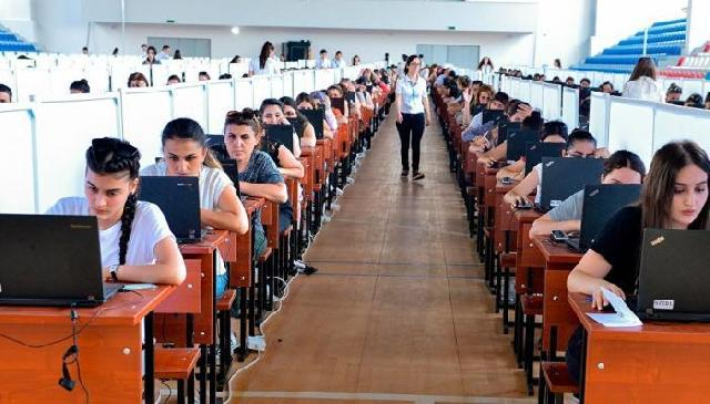    Müəllimlərin sənəd qəbulu başa çatır     
