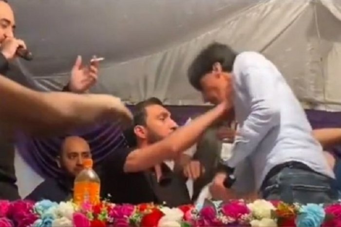    Bakıda toyda meyxanaçılar arasında dava düşdü -    VİDEO   
      