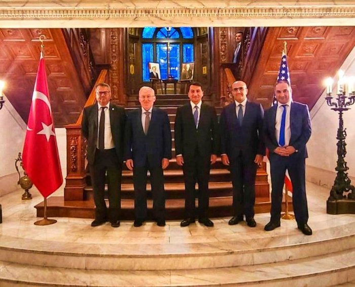    Hikmət Hacıyev Türkiyənin ABŞ-dakı səfiri ilə görüşüb  
   