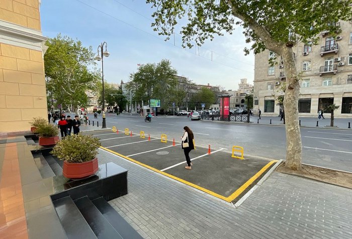    Bakının mərkəzində ağacların yerində parkinq saldılar,    araşdırma aparılır      