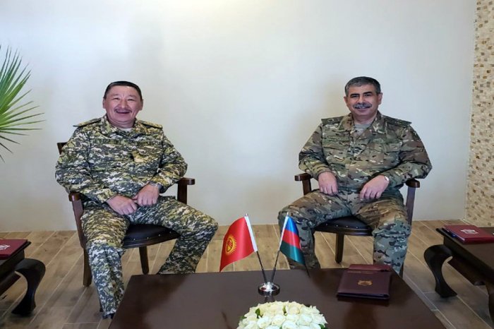    Azərbaycan və Qırğızıstan müdafiə nazirlərinin ikitərəfli görüşü keçirilib - FOTO  
   