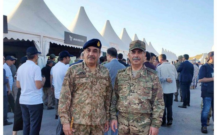    Müdafiə naziri pakistanlı generalla görüşdü   