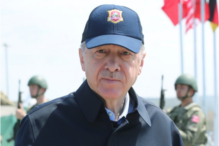    Ərdoğan Azərbaycan hərbçilərinin də qatıldığı təlimi izləyir  
   