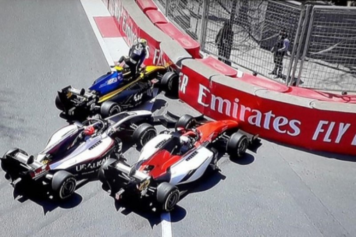   Zwei Formel-2-Autos kollidieren in Baku -   FOTO    