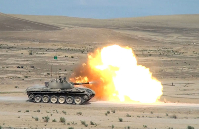   Panzereinheiten der aserbaidschanischen Armee setzen ihre Trainingsübungen fort –   VIDEO    