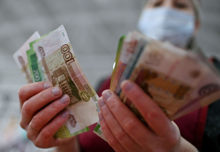 Rouble nears three-week high vs euro, stocks down