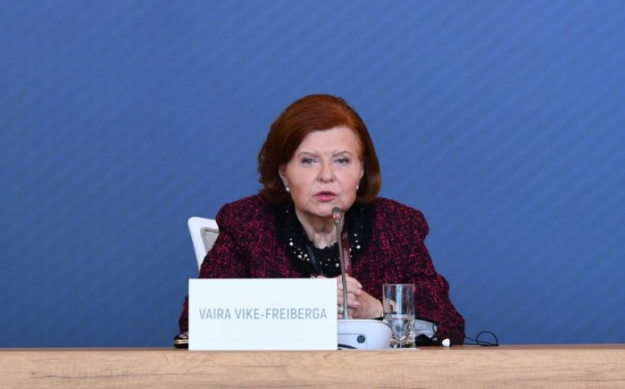    "Biz ölkələr arasında sülhə kömək etməliyik" -    Vayra Vike-Freyberqa      
