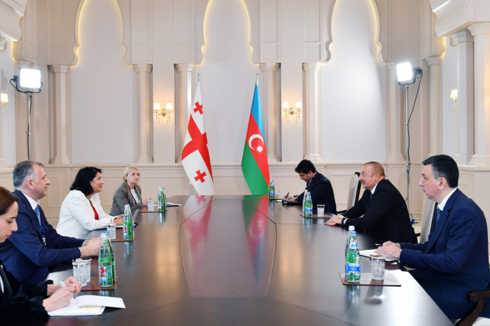   Ilham Aliyev se reunió con la presidenta de Georgia  