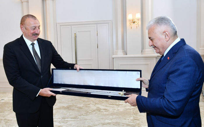  Former Turkish PM presents President Ilham Aliyev with replica of Fatih Sultan Mehmet