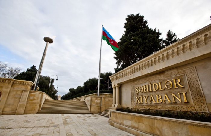  Nikolas Maduro Şəhidlər xiyabanını ziyarət edib 