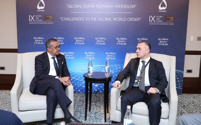   Aserbaidschanischer Gesundheitsminister und WHO-Generaldirektor treffen sich in Baku  
