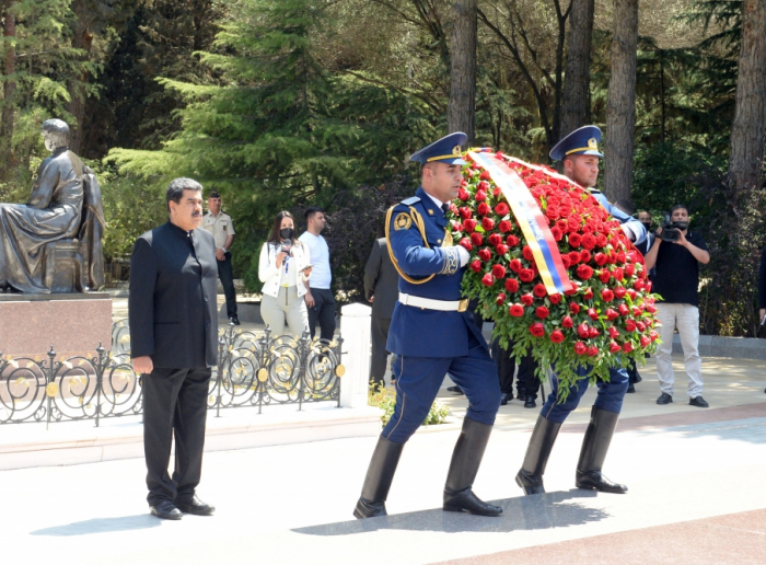 Venezuelan President Nicolas Maduro visits grave of national leader Heydar Aliyev