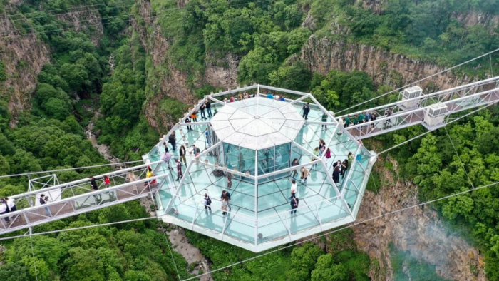  Tourists flock to 240-metre glass bridge across canyon -  NO COMMENT  