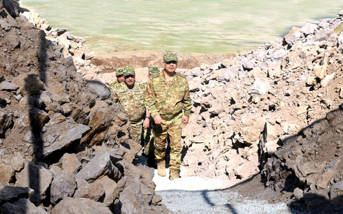  Azerbaijani defense minister visits combat positions on state border -   VIDEO  