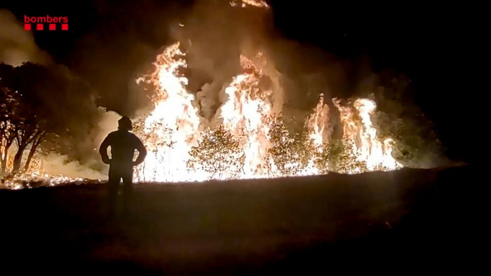   Fires rage through vast woodlands in northern Spain -   NO COMMENT    