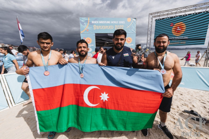Equipo azerbaiyano de lucha playa ganó 3 medallas en España