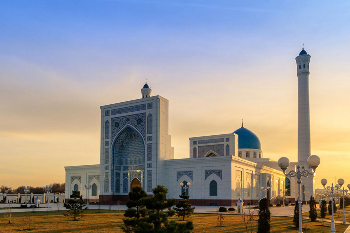   La plaza Heydar Aliyev se inaugura en Tashkent  
