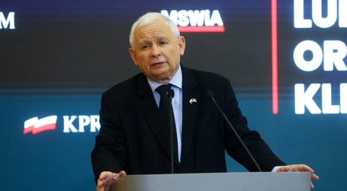 Poland’s ruling party leader resigns from government